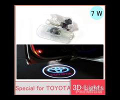 LUCI LED PROIETTORI LOGO TOYOTA Corolla Prius Sequ - 1