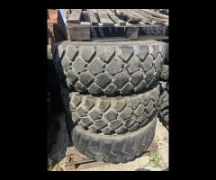 GOMME 12.5 R20 - 2