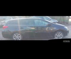 Toyota Auris Hybrid 2013 SOLO PER RICAMBI