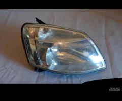 FARO ANTERIORE SX,DX PEUGEOT RANCH 2004