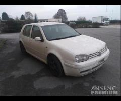 Volkswagen Golf 4 Bianca 5P Demolita Per Ricambi