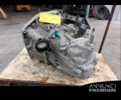 Cambio manuale Dacia Duster 1.5 diesel del 2016 - 10