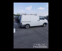 Volkswagen T4 Demolito - Per Ricambi Senza Motore - 2