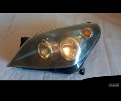 FARO ANTERIORE SFONDO NERO SX OPEL ASTRA H 2007 - 1