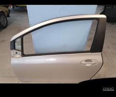 Porta anteriore sx Toyota Yaris 2° 1.3 B del 2007