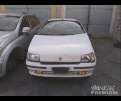 Renault Clio Prima Serie MK1 Demolita - Per Ricamb