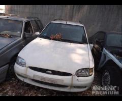 Ford Escort Station Wagon Demolita - Per Ricambi