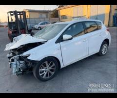 Toyota Auris 2015 Diesel Demolita - Per Ricambi - 2