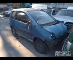 Microcar Aixam Blu Demolita - Per Ricambi - 1