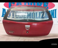 Portellone bagagliaio rosso Dacia Sandero 2011