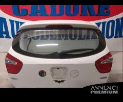 Portellone bagagliaio bianco Kia Rio 1.1 del 2015 - 1