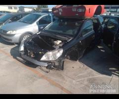 Opel Astra H SW 2005 Demolita - Per Ricambi - 1