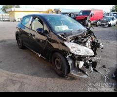 Peugeot 208 1.4 HDI Demolita - Per Ricambi