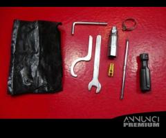 KIT ATTREZZI PIAGGIO MP3 250 - 1