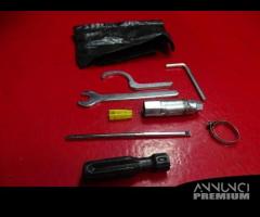 KIT ATTREZZI PIAGGIO MP3 250 - 2