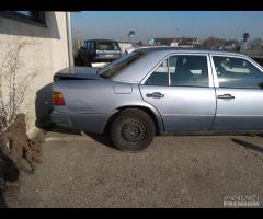 Mercedes W124 200E Demolita - Per Ricambi