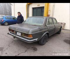 Mercedes W123 Berlina Demolita - Per Ricambi