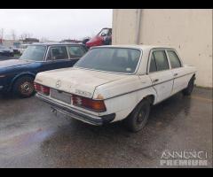 Mercedes W123 240D Demolita - Per Ricambi - 3