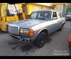 Mercedes W123 200T Demolita - Per Ricambi