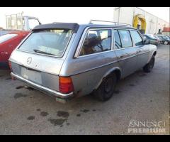 Mercedes W123 200T Demolita - Per Ricambi