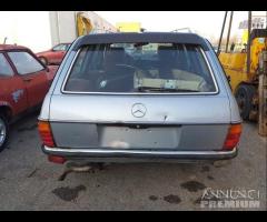 Mercedes W123 200T Demolita - Per Ricambi