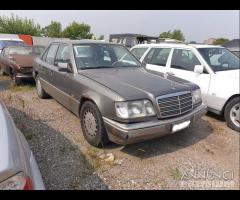 Mercedes W124 Restyling Demolita - Per Ricambi - 1