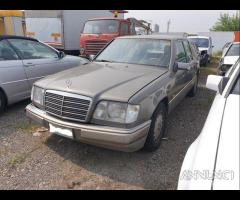 Mercedes W124 Restyling Demolita - Per Ricambi - 3