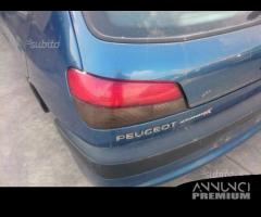 Fanale post sx usato x Peugeot 306 del 99 - 1