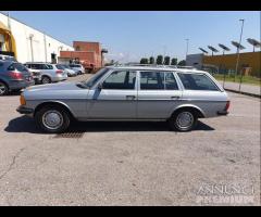 Mercedes W123 200T 1987 Restaurata