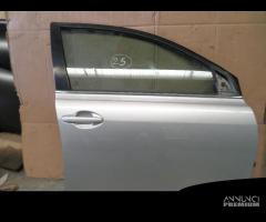 Porta anteriore destra per Toyota Avensis del 05