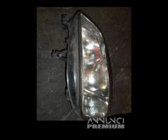 Faro anteriore sinistro per Opel Zafira del 2001