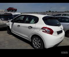 Ricambi usati per Peugeot 208 del 2015 motore 8H01 - 2