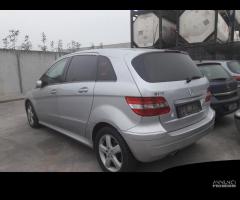 Ricambi usati Mercedes B170 del 2005 motore 266940