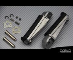 Poggiapiedi / pedane posteriore per YAMAHA FZS FZN