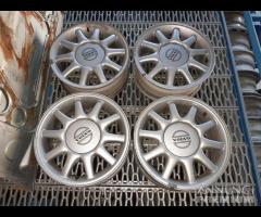 Cerchi In Lega Da 15" Per Volvo 740 - 760 - 850