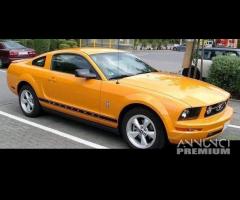 Parabrezza Ford Mustang V 2005-