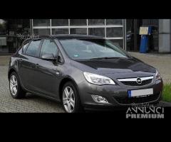 Parabrezza Opel Astra J 5 porte dal 2009 ad oggi - 1