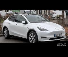 Parabrezza Tesla Model Y