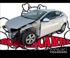 VOLVO V40 D2 2.0 120CV RICAMBI ORIGINALI USATI