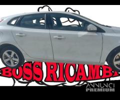 VOLVO V40 D2 2.0 120CV RICAMBI ORIGINALI USATI