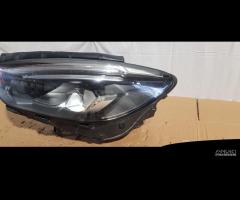 MERCEDES CLASSE B W247 FARO ANTERIORE SINISTRO LED