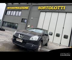 NISSAN QASHQAI J 10 per ricambi usati M9R