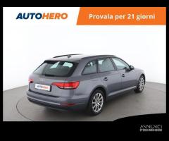 AUDI A4 HT45956