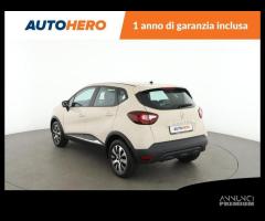 RENAULT Captur YZ23759