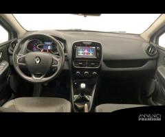 RENAULT Clio KX39032 - 6