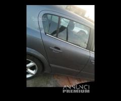 Porta post dx Opel astra h