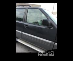 Porta anteriore destra Nissan Terrano