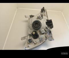 FARO ANTERIORE SINISTRO TOYOTA HiLux 3Â° Serie 668