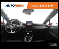 RENAULT Clio MU79998 - 8