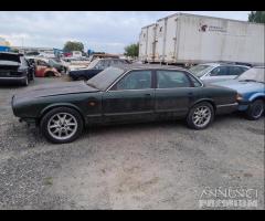 Jaguar XJ V8 2001 Demolita - Per Ricambi